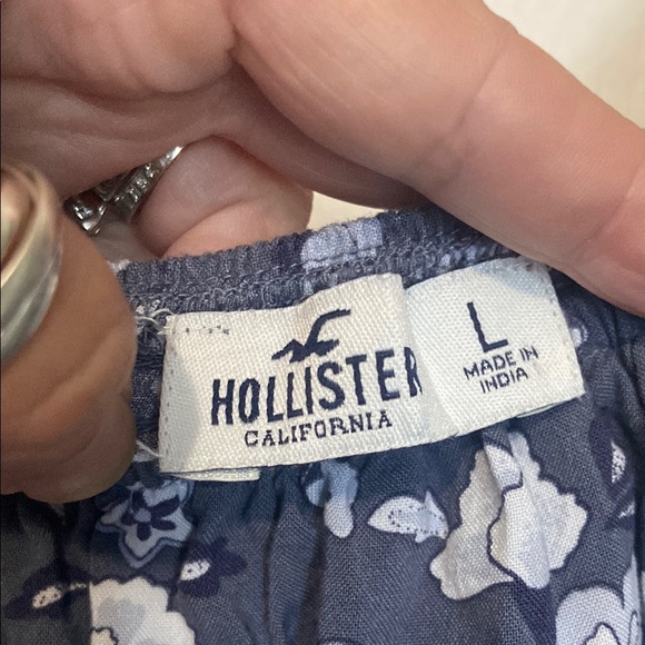 Hollister Multicolored Off The Shoulder Puff Sleeve Blouse - Picture 2 of 5